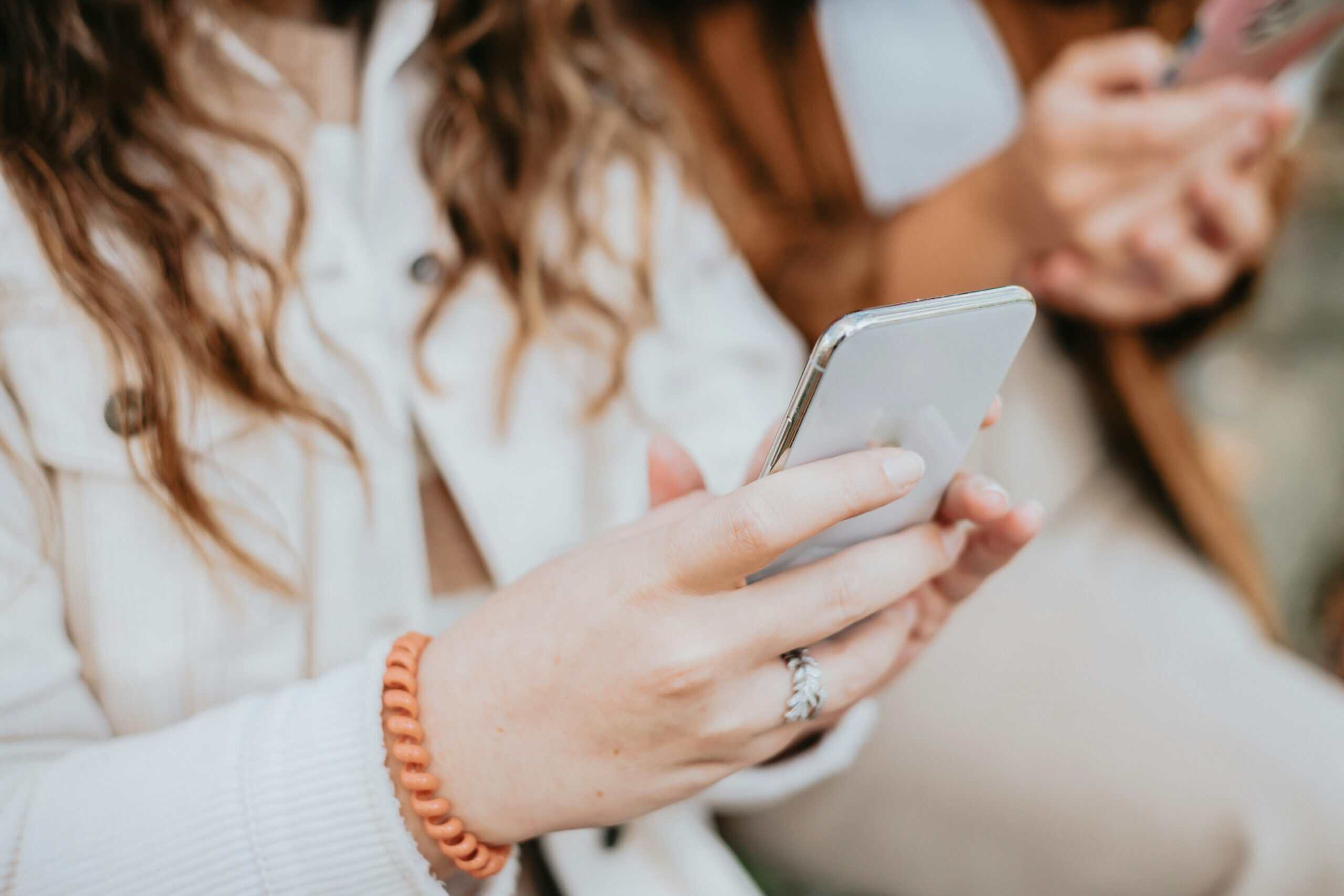girl looking at social media on phone how does social media impact body image